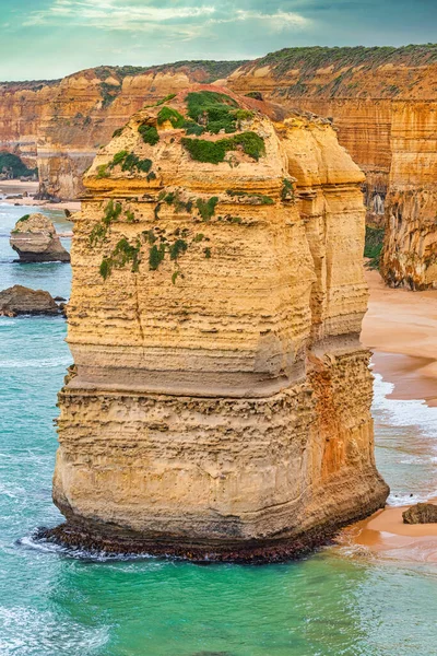 12使徒 ビクトリアの劇的な海岸線で南海から雄大に立ち上がる壮大な岩石 ロイヤリティフリーのストック写真