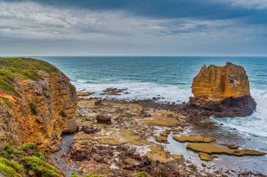 Aireys körfezi, VIC - Avustralya - 03-22-2021 Eagle Rock Deniz Sığınağı okyanus sularının 17hektarını koruyor ve yaklaşık 300 metre açıkta projeler yapıyor..