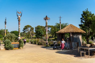 Werribee, VIC - Avustralya - 03-17-2021 Werribee Açık Hayvanat Bahçesi Melbourne Sinyali