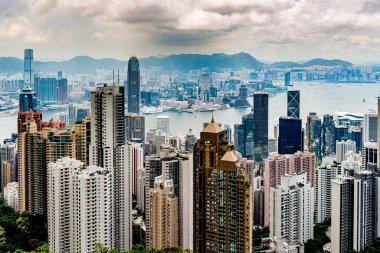 Hong Kong / Çin - 06 / 11 / 2015 The Peak, Hong Kong 'un ufuk çizgisine bakıyor.