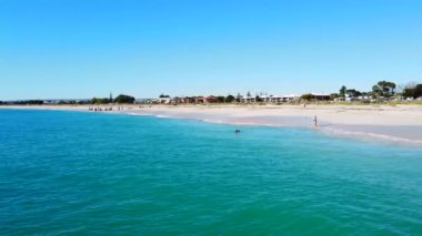 Jurien Körfezi, WA Avustralya - 07 11 2020 Jurien Körfezi beyaz kum, turkuaz su, mükemmel balıkçılık ve güvenli yüzme alanları ile burası Perth 'e yakın harika bir aile kamp alanı haline geliyor.