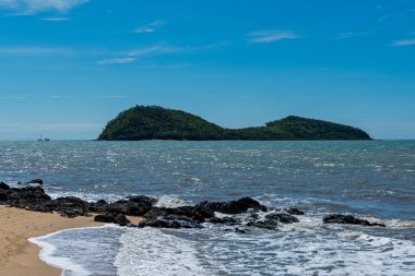 Palm Cove açıklarındaki Double Island ve Cairns 'in kuzeyi Queensland Hükümeti' nin eline geçti. Daha önce özel bir tesis olarak kullanılıyordu..