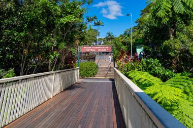 Kuranda, Queensland - Avustralya - 05-19-2025 Kuranda demiryolu hattı. 1891 'de inşa edilmiş ve Cairns, Queensland' den Atherton Tableland 'deki Kuranda kasabasına kadar uzanır..