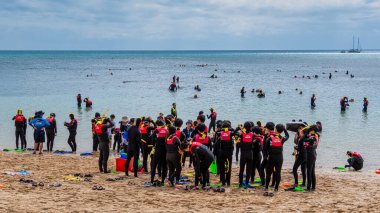 Green Island, Queensland - Avustralya - 05-25-2025 Green Island 'ın sizi adanın etrafında dolaşmaktan, kuşları ve vahşi yaşamı veya şnorkelle yüzmeyi ve dalmayı görmek için bir dizi aktivitesi var..