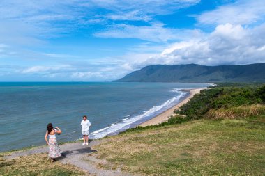 Ellis Beach, Queensland eyaletinin Cairns bölgesinde yer alan bir sahil bölgesidir..