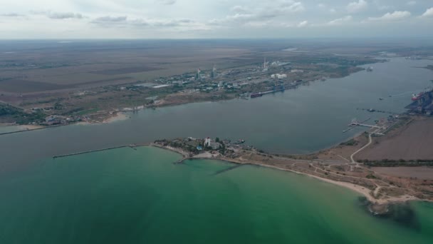 Aerial View Chemical Plant Bank River Estuary Cloudy Weather — Vídeo de Stock
