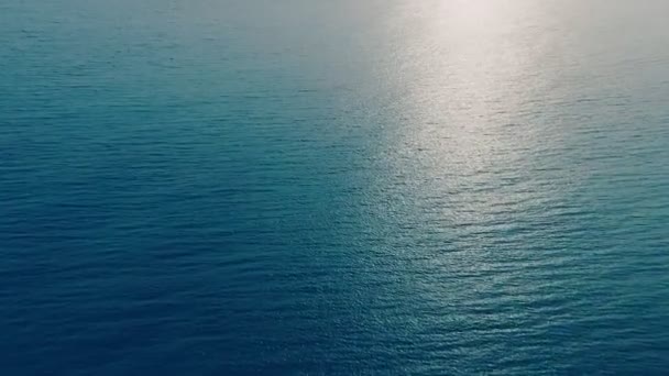 Letecký Pohled Slunnou Stezku Hladině Oceánu Při Západu Slunce Vysoce — Stock video