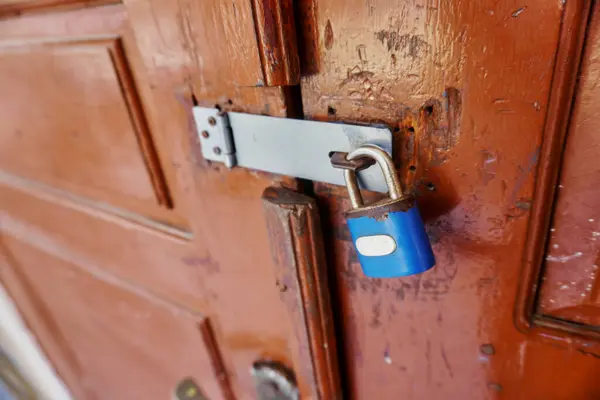 Door handles and house door locks