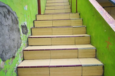 Çok katlı evler için merdiven inşa modeli