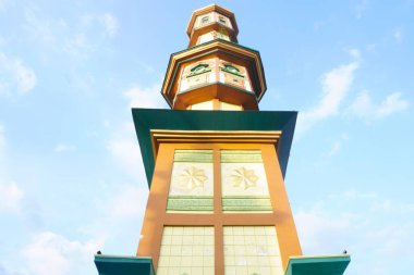 Cami kulesi zarif ve lüks.