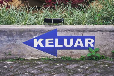 Yol tarifi için trafik işaretleri