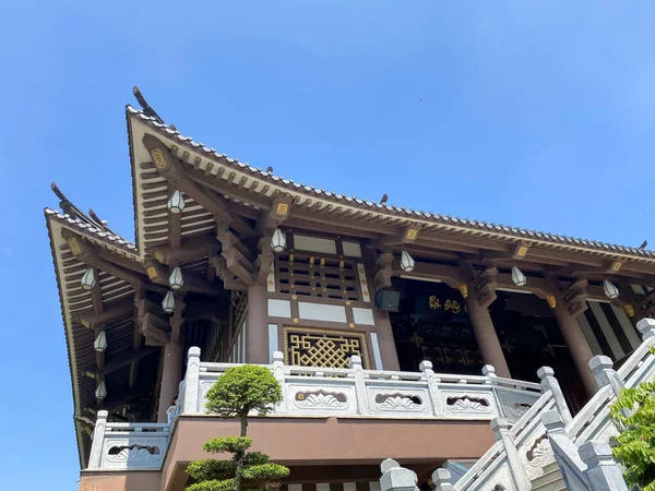 观景角度较低的Khanh修道院建筑 越南胡志明市的日本寺庙 — 图库照片