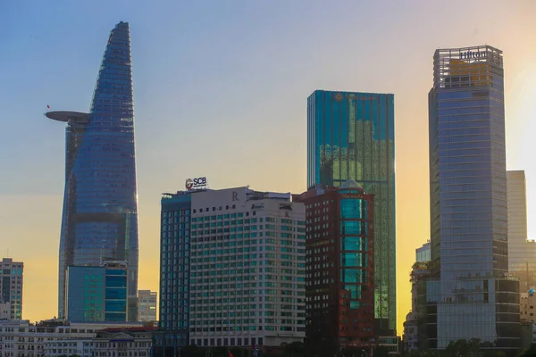 ベトナムホーチミン市 2月5日20 Bitexco Financial Towerとその他の高層ビルの眺め — ストック写真