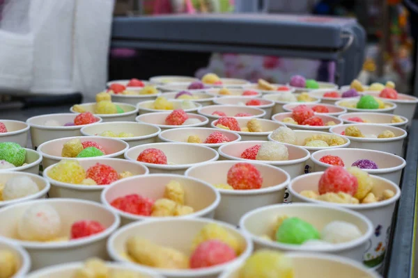 Вид Стаканчиков Мороженого Разноцветными Тортами Рынке Вьетнаме — стоковое фото