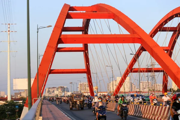Chi Minh City Βιετνάμ Μαΐου 2023 Προβολή Οχημάτων Στη Γέφυρα — Φωτογραφία Αρχείου