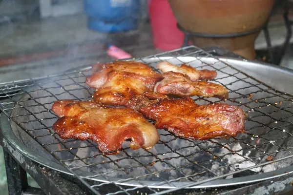Morceaux Porc Grillés Sur Des Grillades Charbon Rue Thaïlande — Photo