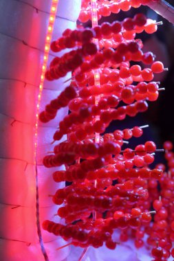 Su kabağı şekerleri sokakta satılıyor.