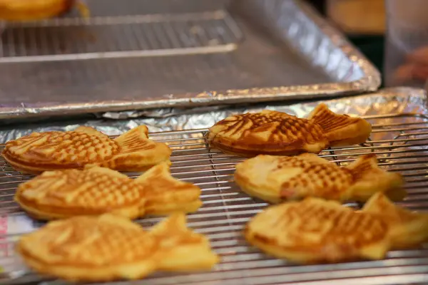 Taiyaki usulü ızgara balık keki ve peynirli kek.