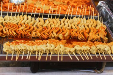 Oden Tang 'a yakın Ho Chi Minh City, Vietnam' da Kore balık köftesi çorbası.