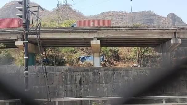 Camion Roulant Sur Autoroute Intérieur Train — Video