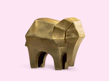 Pembe Arkaplanda Altın ve Mermer Biçimli Fil Heykeli