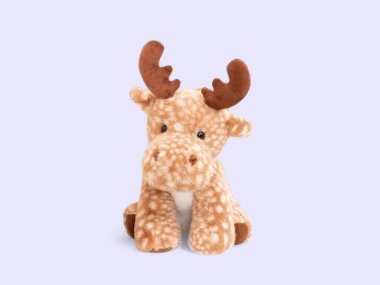 Sevimli şirin zürafa beyaz benekli peluş hayvanlar.