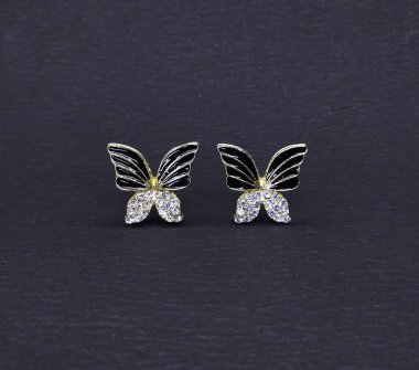 Zarif Kelebek Aygır Küpeleri Siyah ve Altın Kristal Kadın Takıları