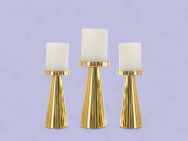 Altın Sütunlu Üç Altın Kaplama Mum Tutacağı.