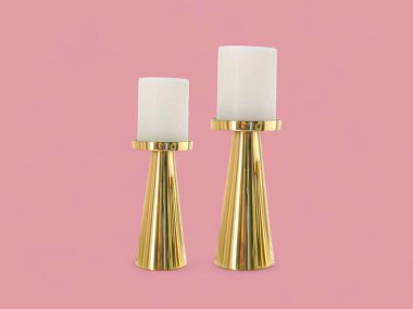 İki Modern Altın Kaplama Mum Tutacağı.