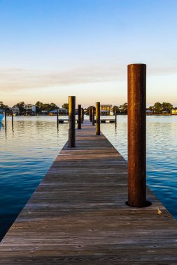 1. Sonbaharın sonlarında Perdido Anahtarı 'ndaki Boş Rıhtım
