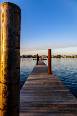 2. Sonbaharın sonlarında Perdido Anahtarı 'ndaki Boş Rıhtım