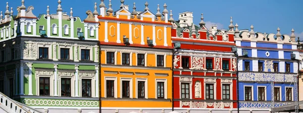 Kolorowe Kamienice Przy Rynku Wielkim Zamościu Polska — Zdjęcie stockowe