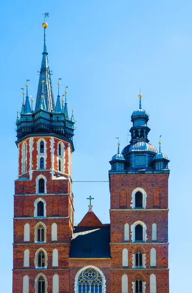Saint Mary Bazilikası 'nın dışı, Polonya' nın Krakow kentindeki Ana Pazar Meydanı 'ndaki Gotik kilisesinin tuğlası.