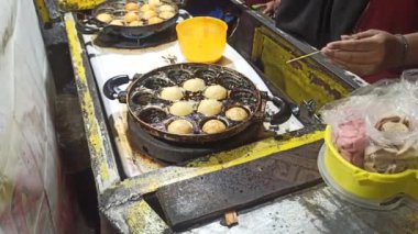 Inonesian sokak foof Takoyaki