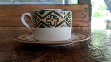 Güzel bardakta sade kahve.