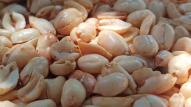 Kızarmış fıstık, altın-kahverengi renkli, çıtır çıtır, ve zengin aromalı, çıtır çıtır ve lezzetli bir atıştırmalık kadar mükemmel..