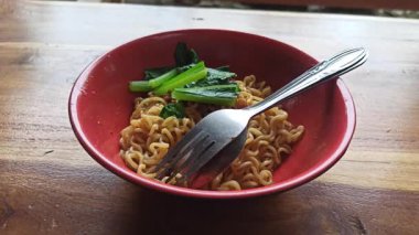 Fried noodles with vegetables ready to eat