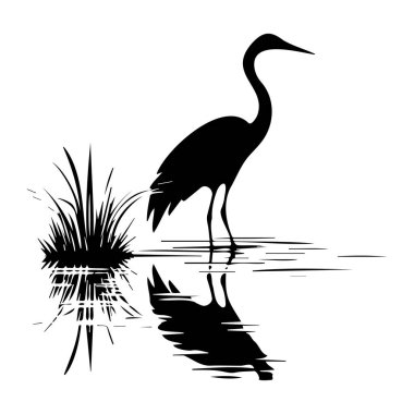 Sakin sularda tek başına duran, sakin bir balıkçıl silueti. Sakin bir anda sakin yüzeylere yansıyan otlar.