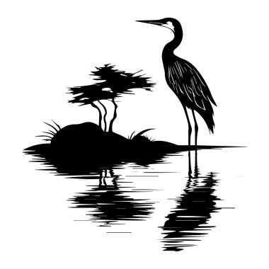 Suyun kenarında duran balıkçıl gölgesinin zarif silueti arka planda yemyeşil bitki örtüsüyle sakin dalgaları yansıtıyor.