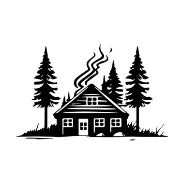 Gün batımında uzun ve yeşil ağaçların gölgesinin altında bacadan yükselen dumanla dolu bir ormanda rahat bir kulübe.