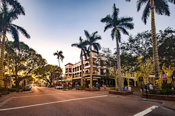 Pdf Florida February 2023 View 5Th Avenue Sunset 나폴리는 값비싼 — 스톡 사진