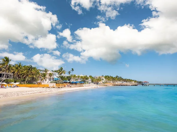 Tropisch Zandstrand Key West Florida Met Niet Identificeerbare Toeristen Die — Stockfoto