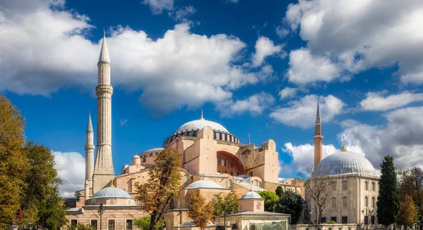 土耳其伊斯坦布尔的Hagia Sophia Ayasofya清真寺 博物馆和教堂 现在的索菲亚海格 Hagia Sophia 是东罗马帝国在公元537年建造的第三座建筑 — 图库照片