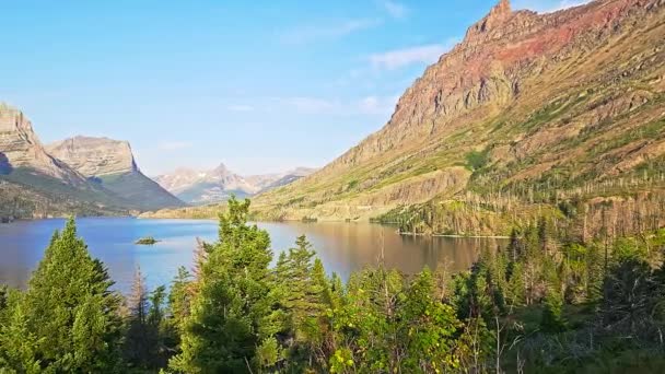 몬태나에서 세인트 호수와 Fusillade 더스티 치프와 배경에 — 비디오
