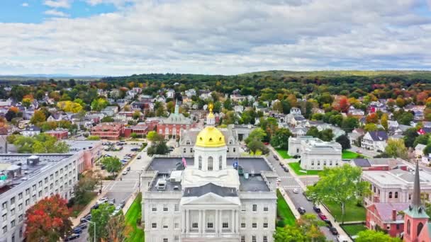 康科德的空中照片 Nh用慢镜头从新罕布什尔州议会金色穹顶撤回 新罕布什尔州总法院 州长和行政会议都设在首都 — 图库视频影像