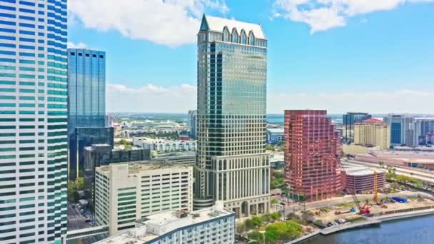 Luchtfoto Van Tampa Florida Skyline Met Langzame Camera Terug Trekken — Stockvideo