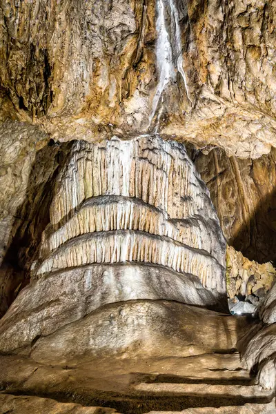Pilastro Organo Situato Nella Grotta Delle Donne Alias Pestera Muierii — Foto Stock