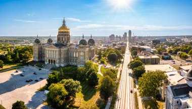 Iowa State Capitol and Des Moines skyline. The Iowa State Capitol houses the Senate, House of Representatives, the Offices of the Governor, Attorney General, Auditor, Treasurer, and Secretary of State clipart