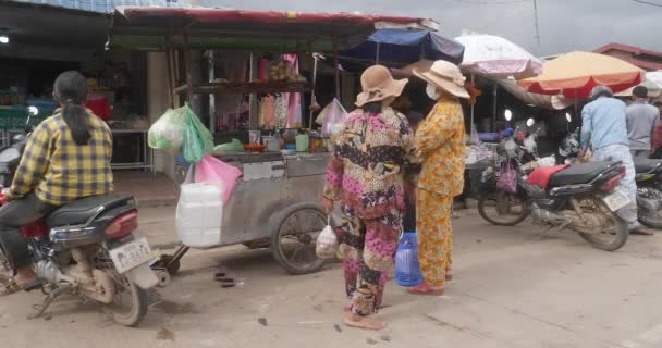 Kampot Cambogia 2022 Due Vecchiette Piedi Parlare Vicino Mercato — Video Stock