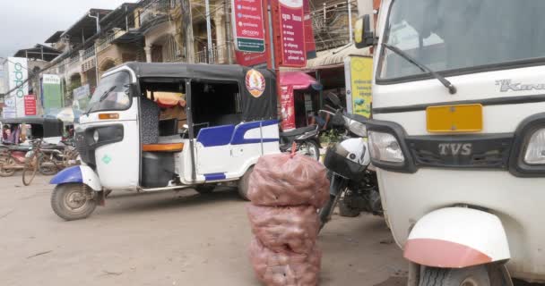 Kampot Cambodja 2022 Plastic Zakken Gevuld Zoete Aardappelen Buurt Van — Stockvideo